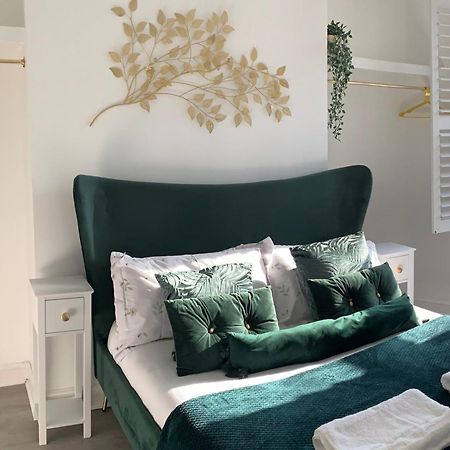 Modern Town Centre Flat - Free Shared Parking, King Size Bed, 5 Minutes Walk To Beach Борнмут Экстерьер фото