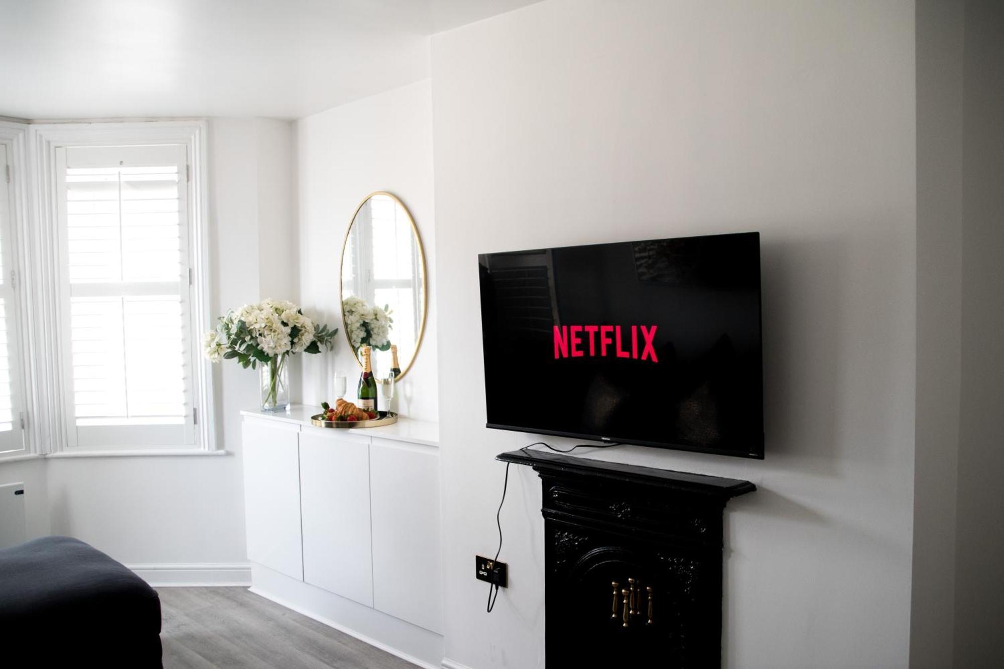 Modern Town Centre Flat - Free Shared Parking, King Size Bed, 5 Minutes Walk To Beach Борнмут Экстерьер фото