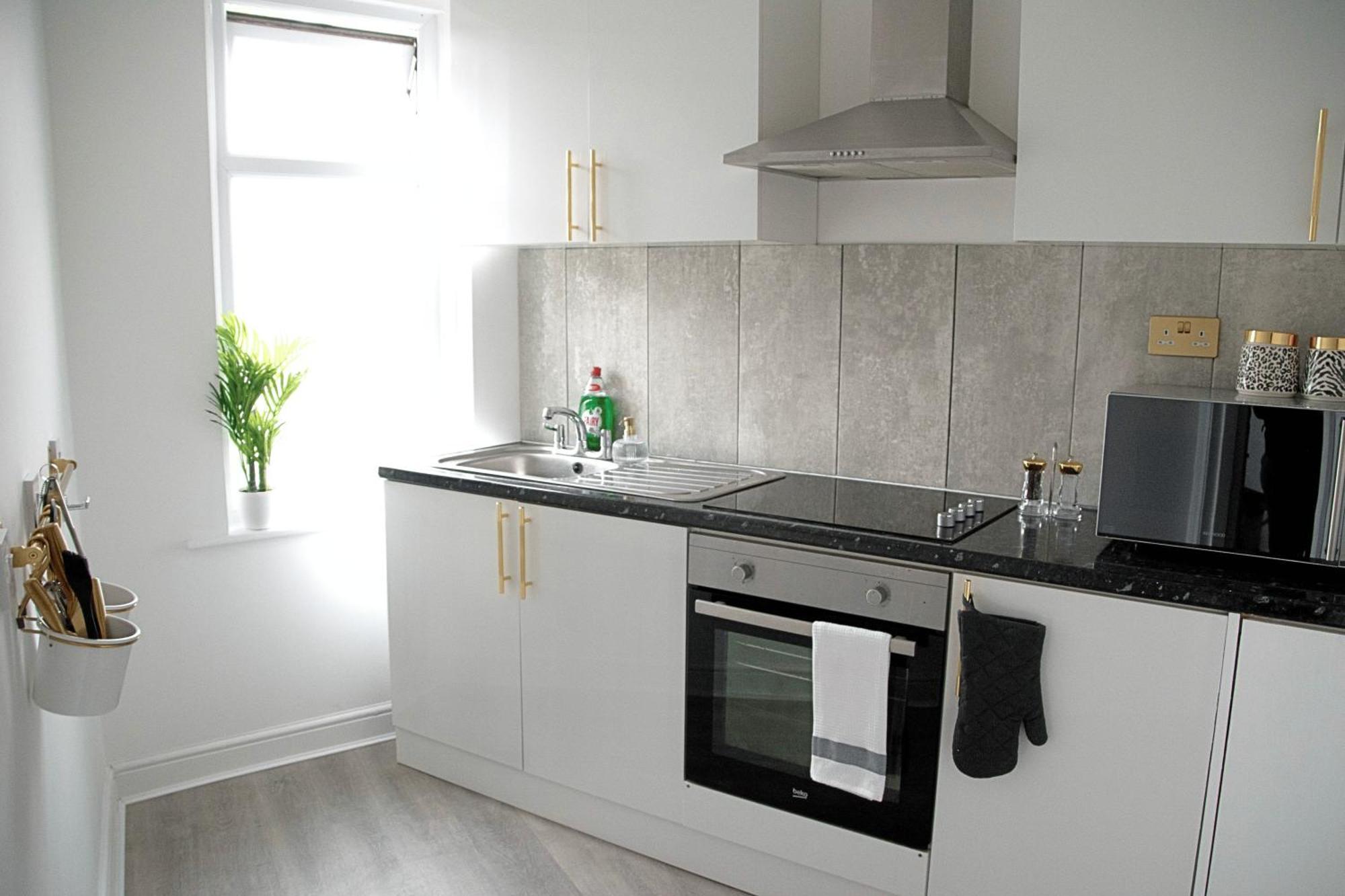Modern Town Centre Flat - Free Shared Parking, King Size Bed, 5 Minutes Walk To Beach Борнмут Экстерьер фото
